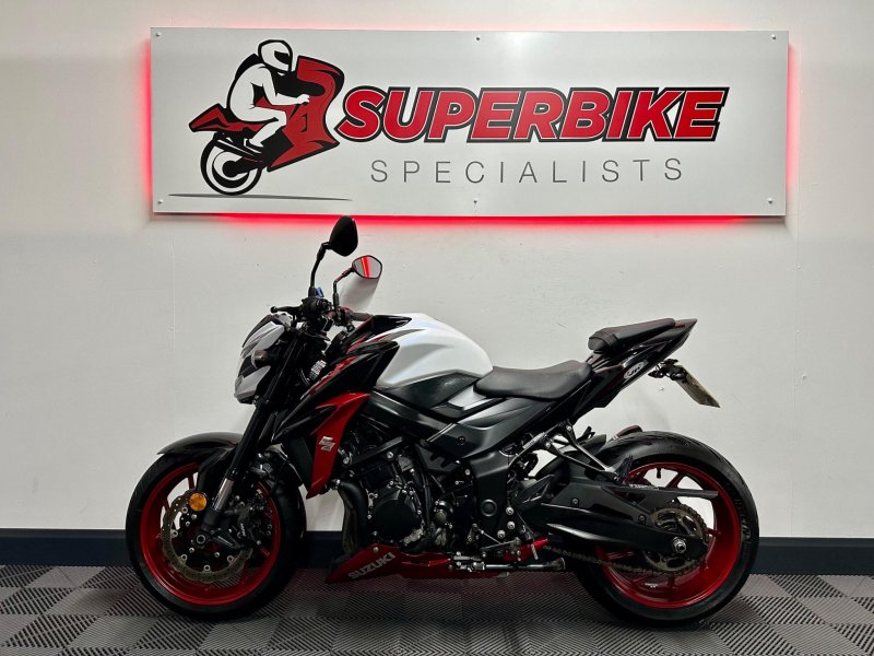 SUZUKI GSX-S750