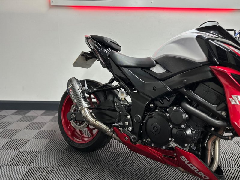 SUZUKI GSX-S750