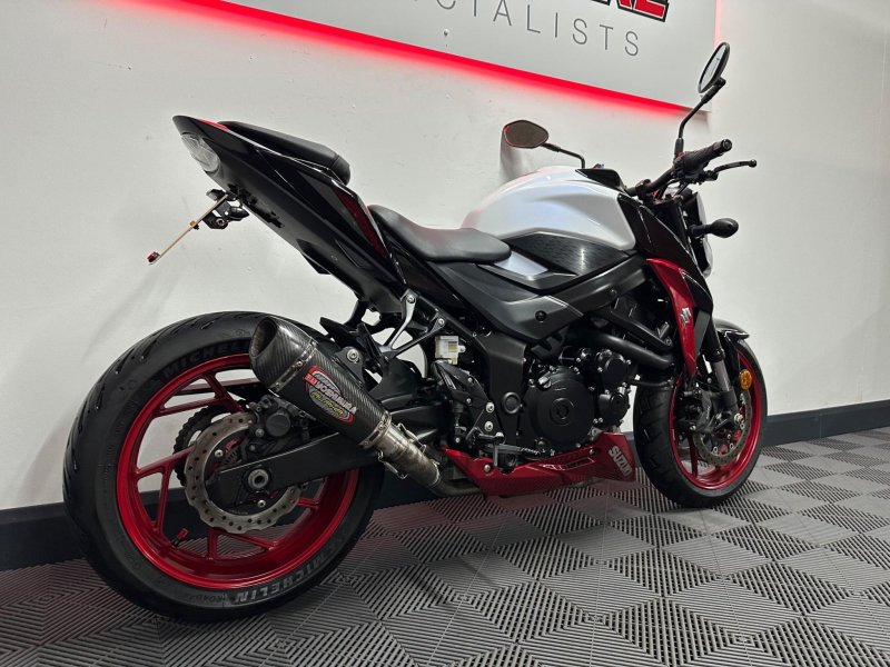 SUZUKI GSX-S750