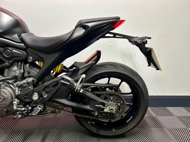 DUCATI Monster