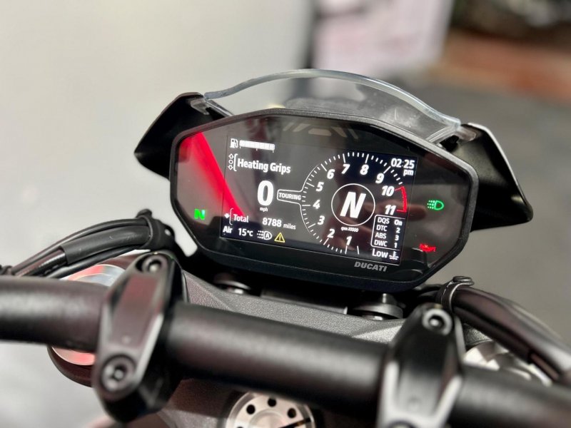 DUCATI Monster