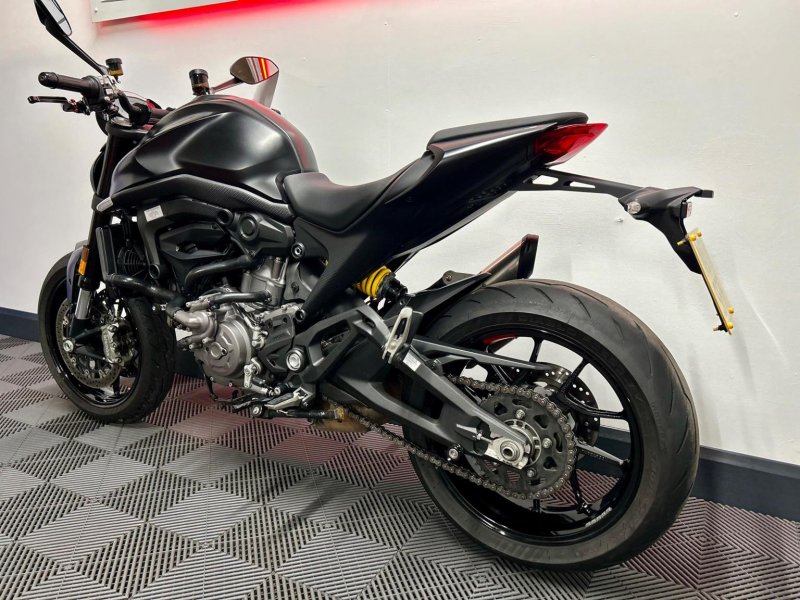 DUCATI Monster