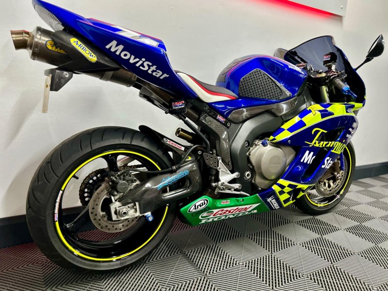 HONDA CBR1000RR Fireblade