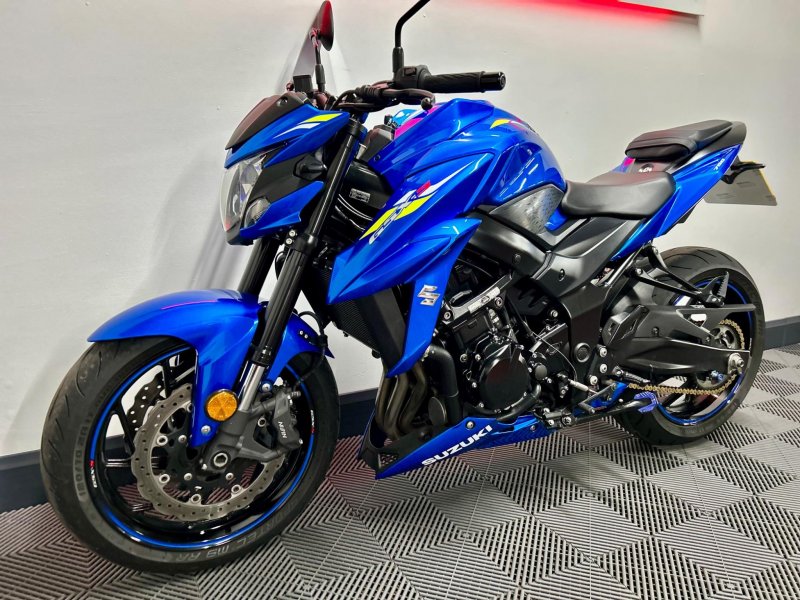 SUZUKI GSX-S750