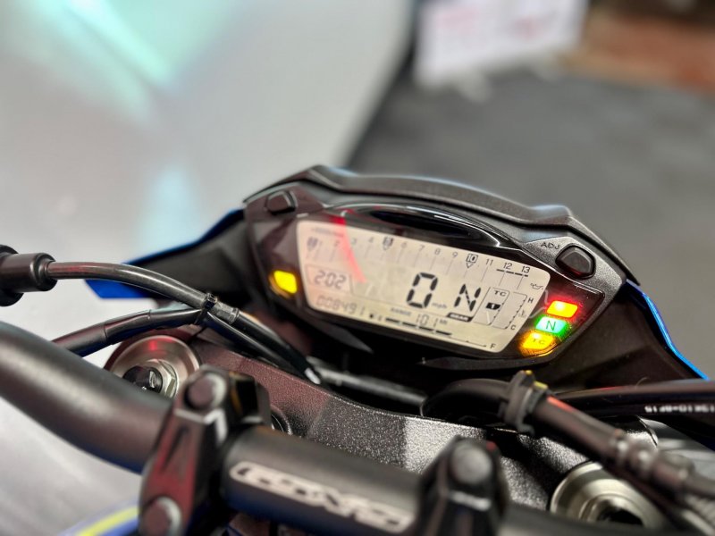 SUZUKI GSX-S750