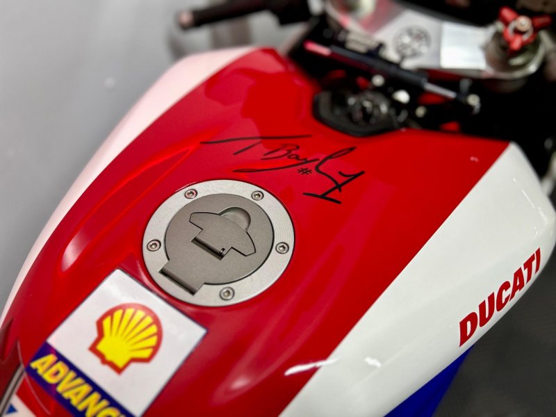 DUCATI 848