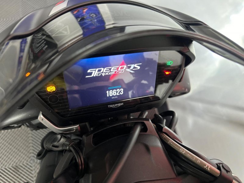 TRIUMPH SPEED TRIPLE 1050