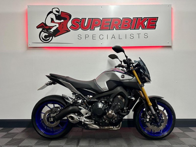 YAMAHA MT-09
