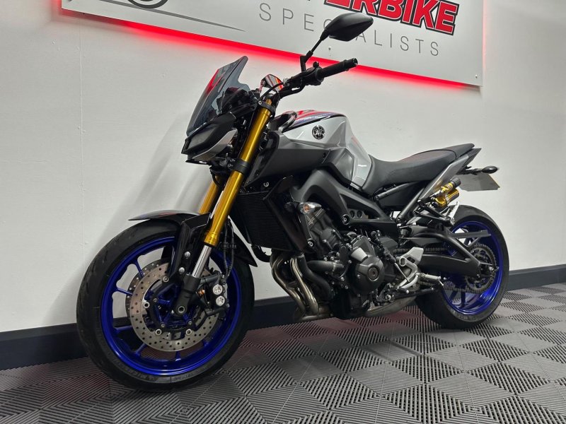 YAMAHA MT-09