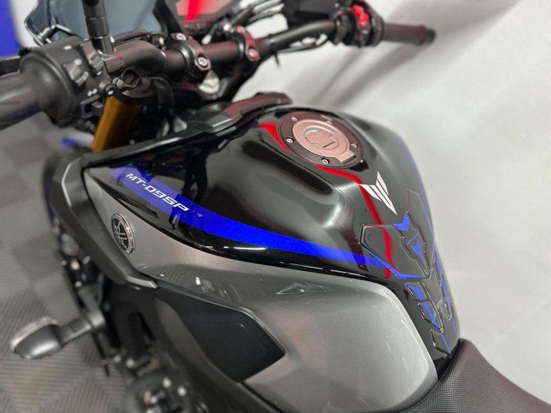 YAMAHA MT-09