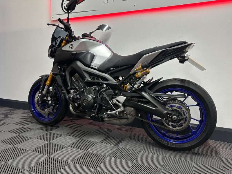 YAMAHA MT-09