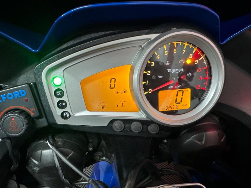 TRIUMPH TIGER 1050