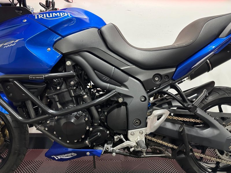 TRIUMPH TIGER 1050