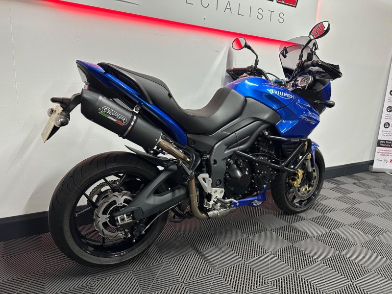 TRIUMPH TIGER 1050