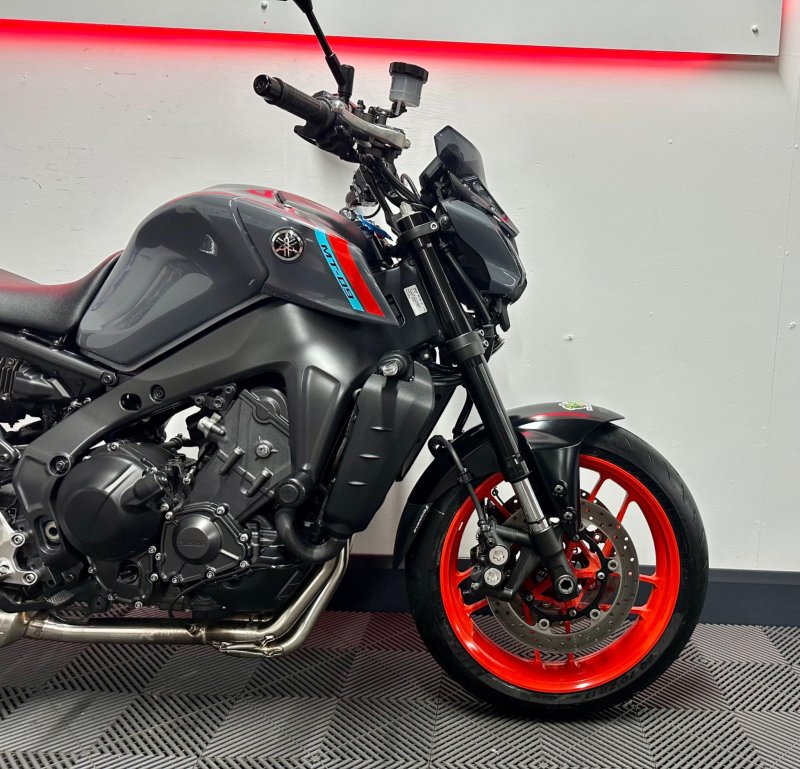 YAMAHA MT-09