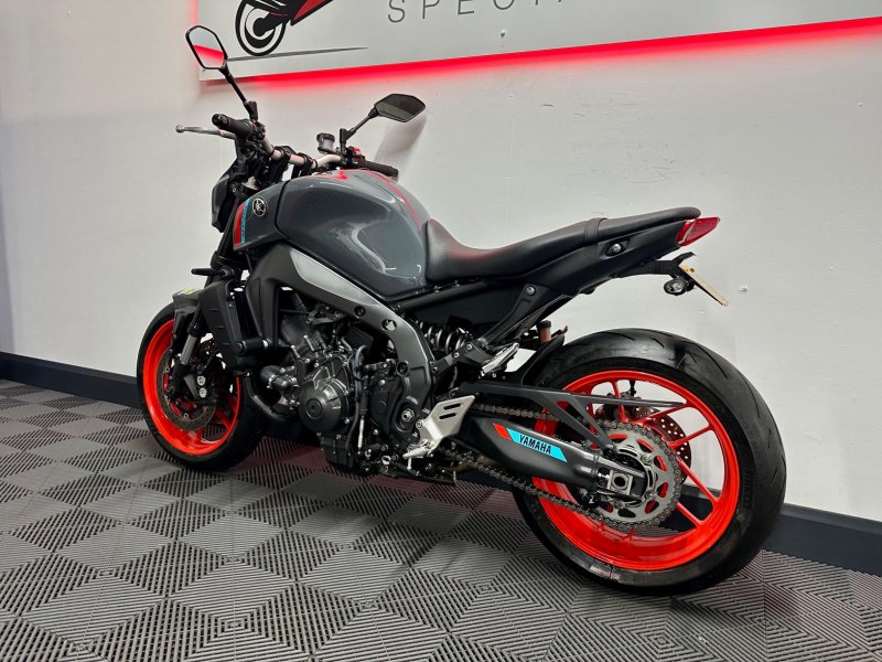 YAMAHA MT-09