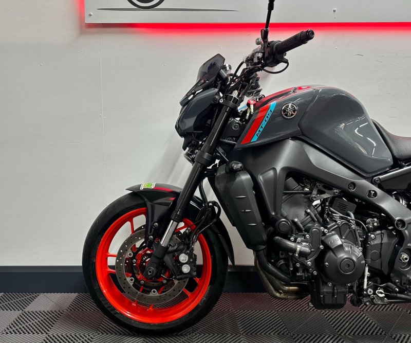 YAMAHA MT-09