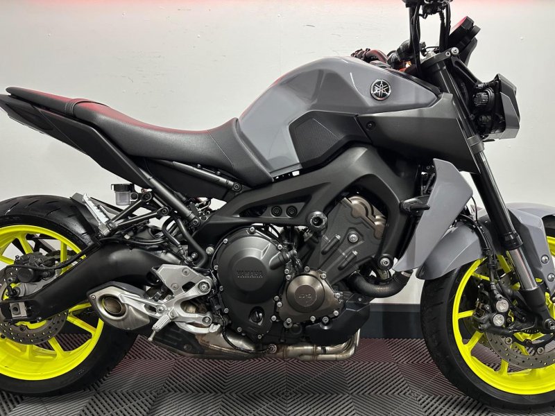 YAMAHA MT-09