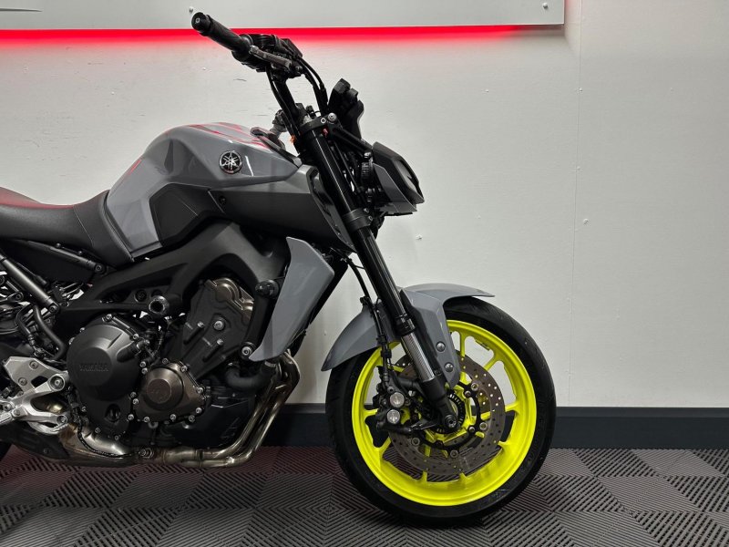 YAMAHA MT-09