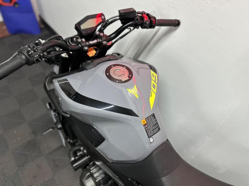YAMAHA MT-09