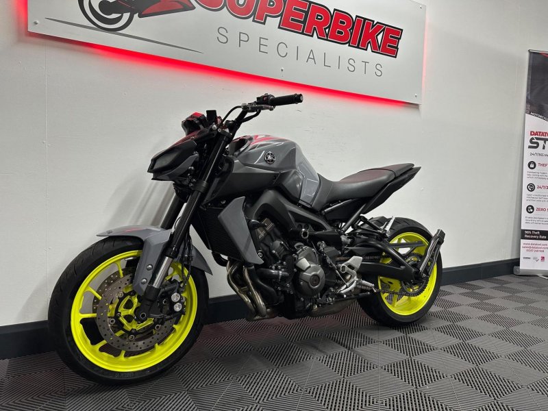 YAMAHA MT-09
