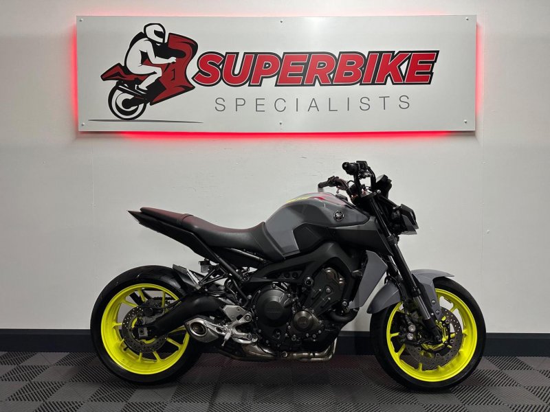 YAMAHA MT-09