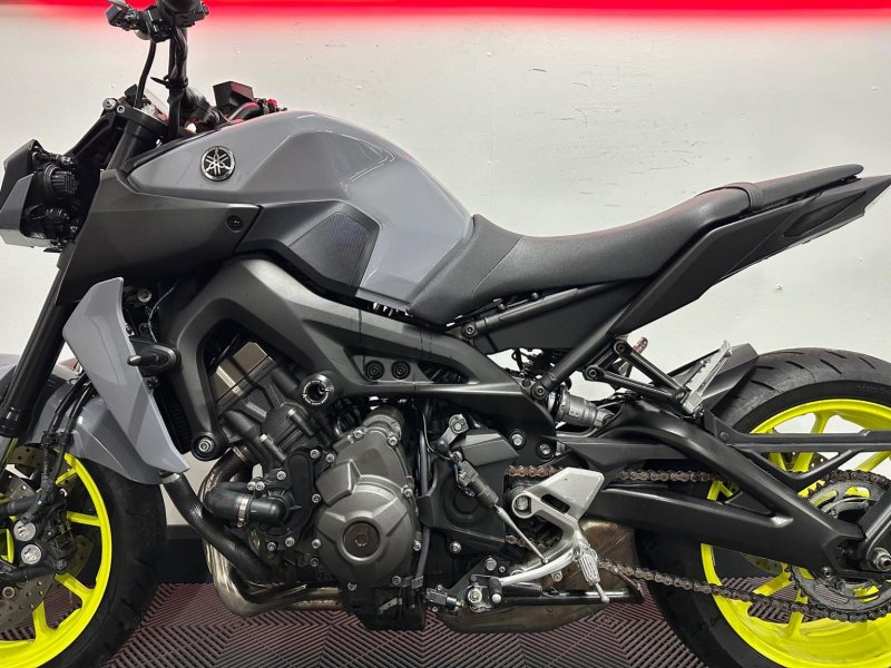 YAMAHA MT-09