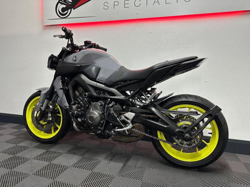 YAMAHA MT-09