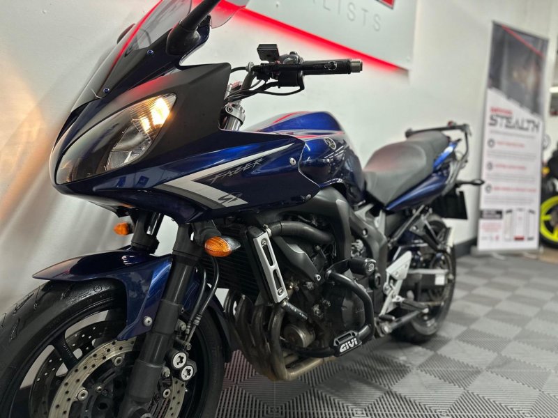 YAMAHA FZ6 Fazer