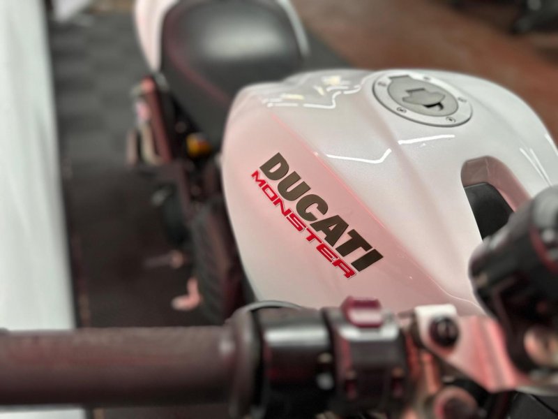 DUCATI MONSTER 1200