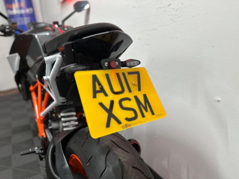 KTM 1290 SUPER DUKE R
