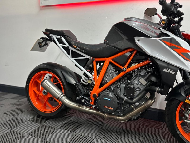 KTM 1290 SUPER DUKE R