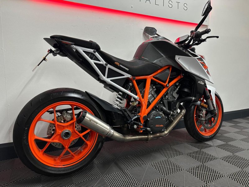 KTM 1290 SUPER DUKE R