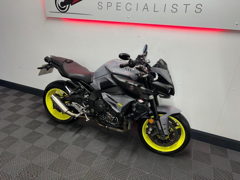 YAMAHA MT-10
