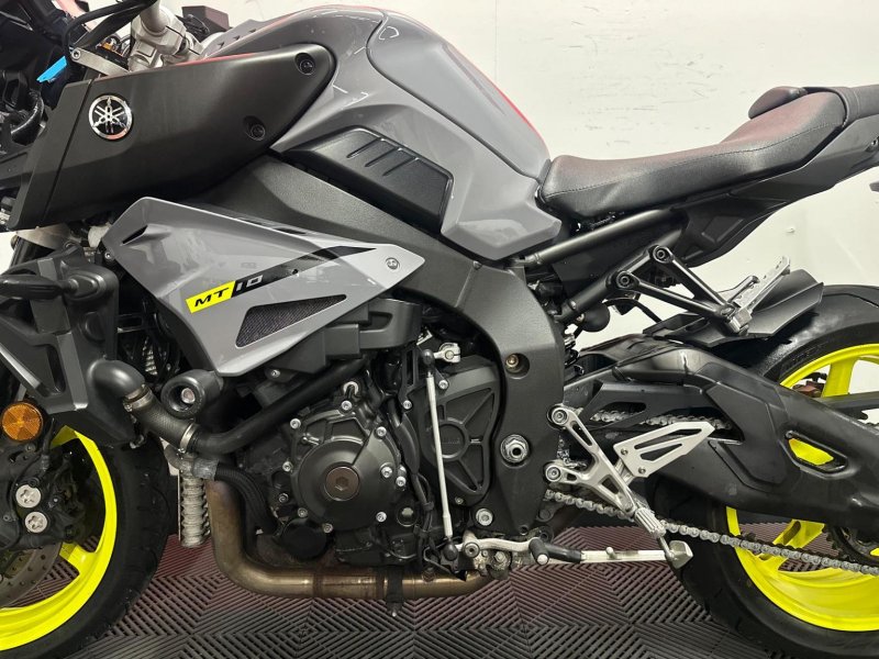 YAMAHA MT-10