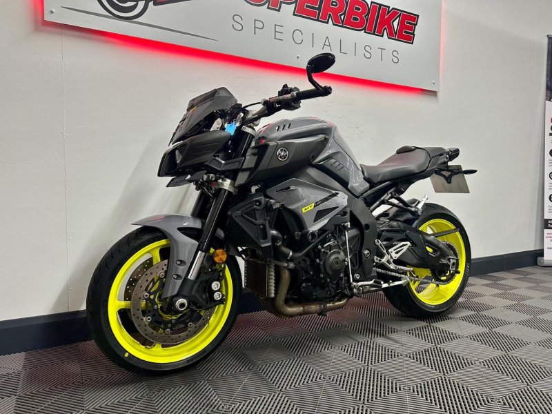 YAMAHA MT-10