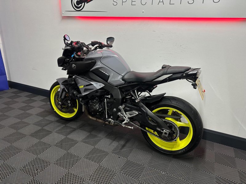 YAMAHA MT-10