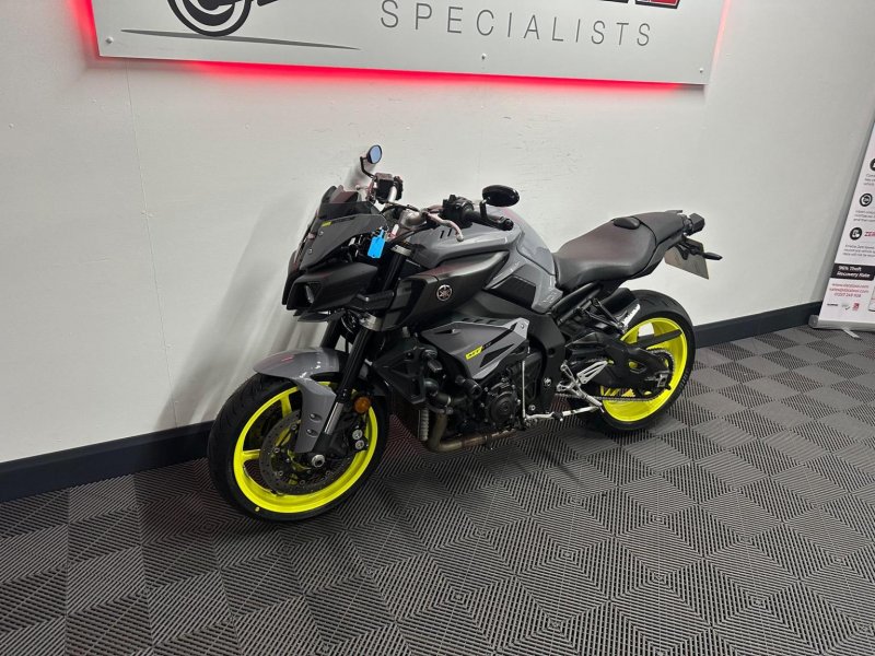 YAMAHA MT-10