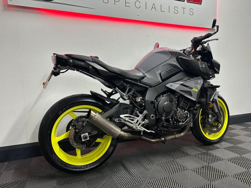 YAMAHA MT-10