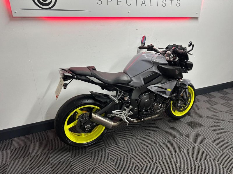 YAMAHA MT-10