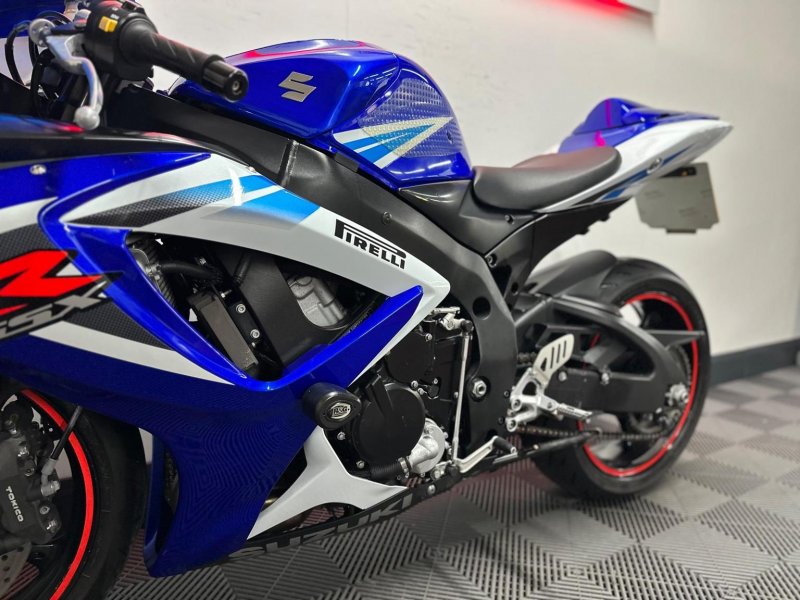 SUZUKI GSXR750