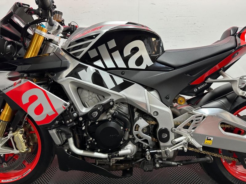 APRILIA Tuono 1100 V4