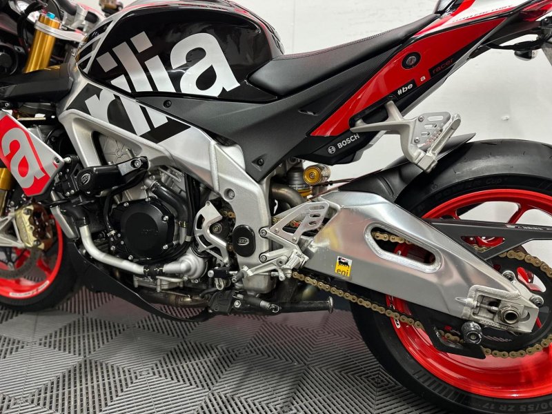 APRILIA Tuono 1100 V4
