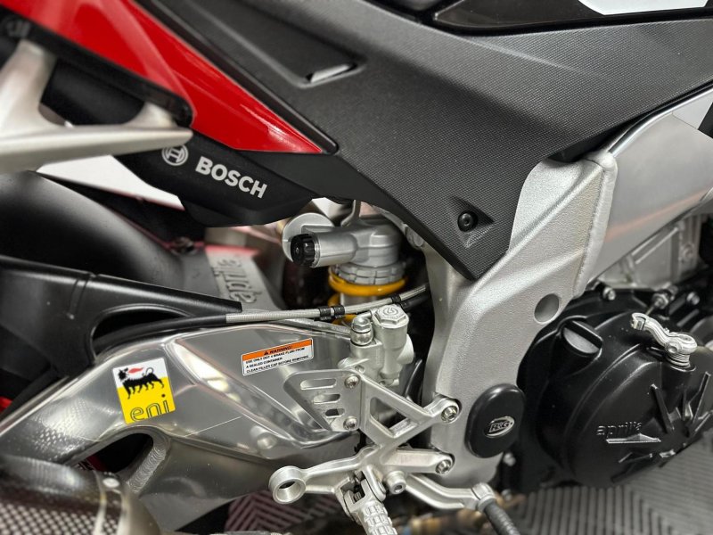 APRILIA Tuono 1100 V4