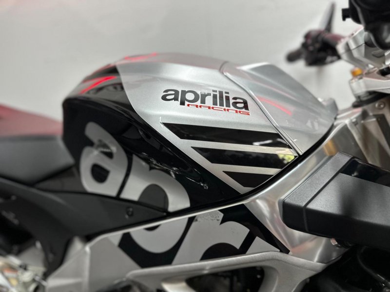 APRILIA Tuono 1100 V4