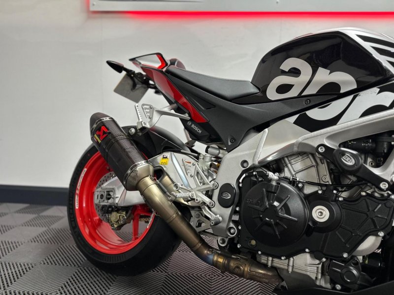 APRILIA Tuono 1100 V4
