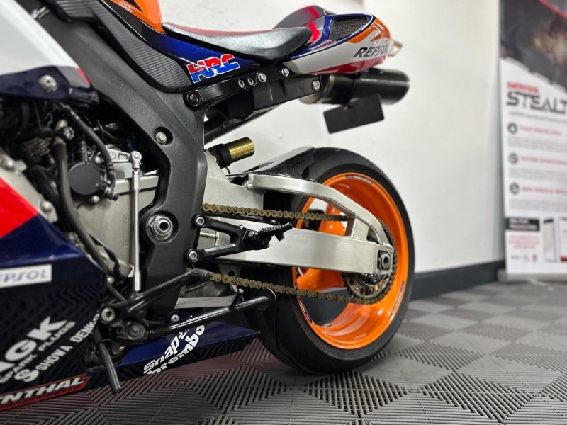 HONDA CBR1000RR Fireblade