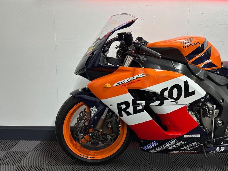 HONDA CBR1000RR Fireblade