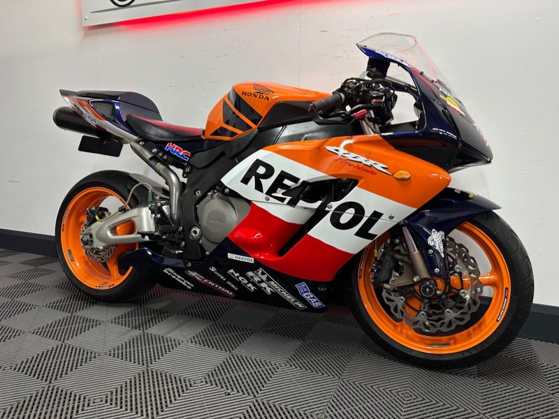 HONDA CBR1000RR Fireblade