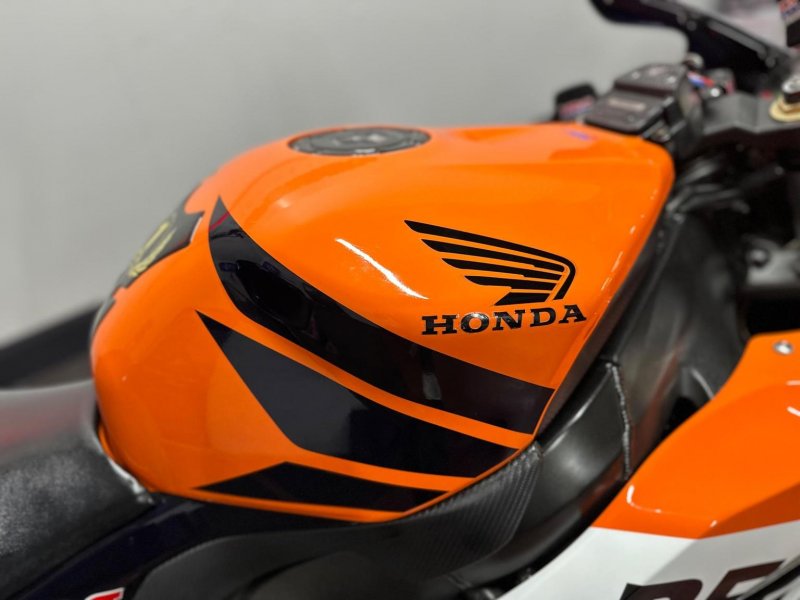 HONDA CBR1000RR Fireblade